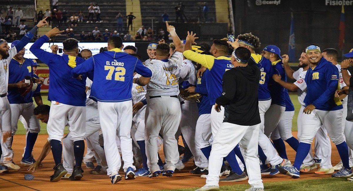 Venezolanos en Peru celebran titulo de Magallanes