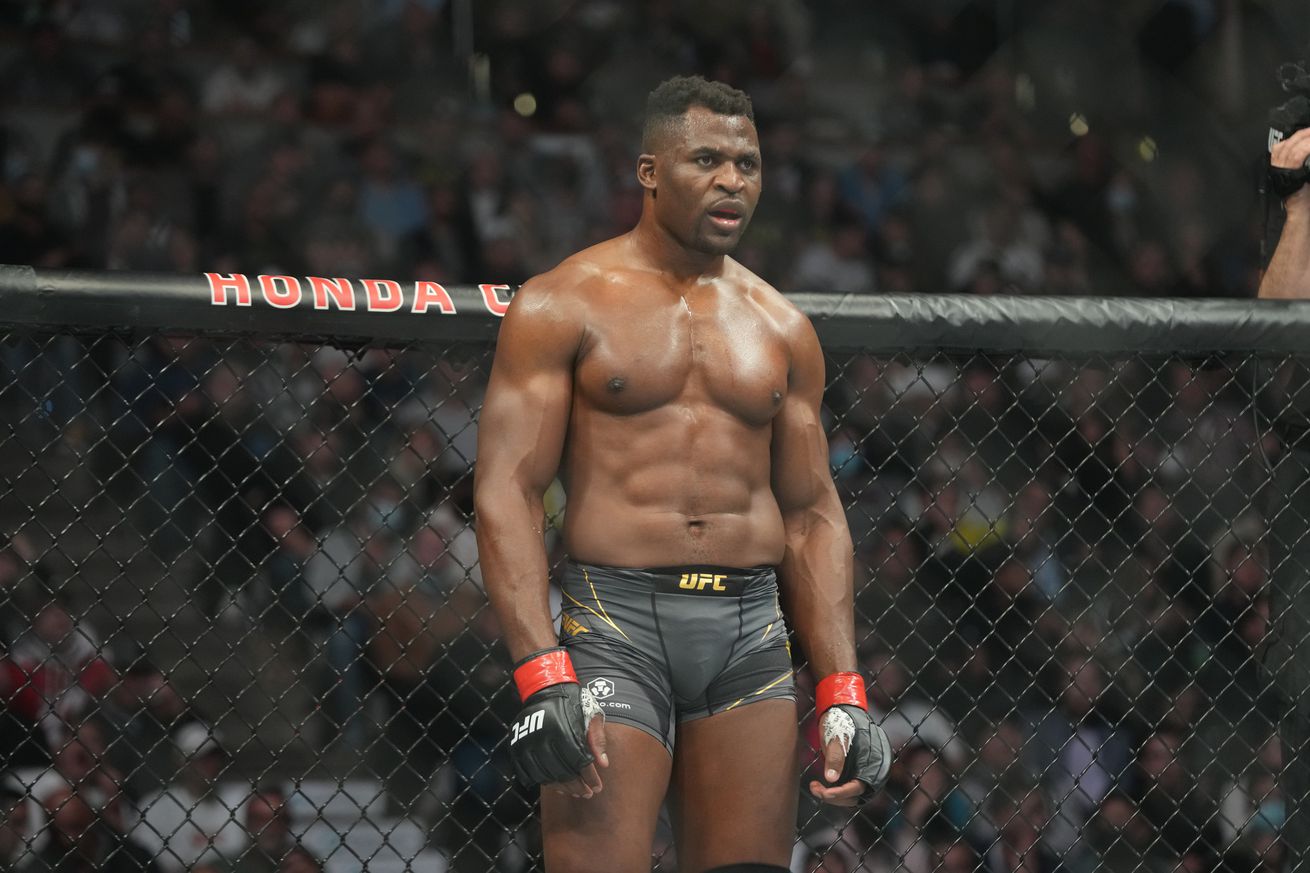 1643888949 En plena guerra con la UFC Francis Ngannou no descarta