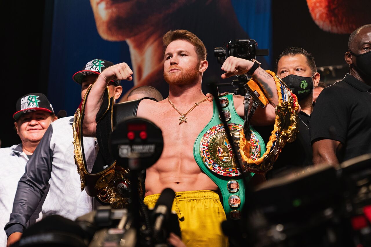 Ali Abdelaziz llama cobarde a Canelo Kamaru lo acabara en