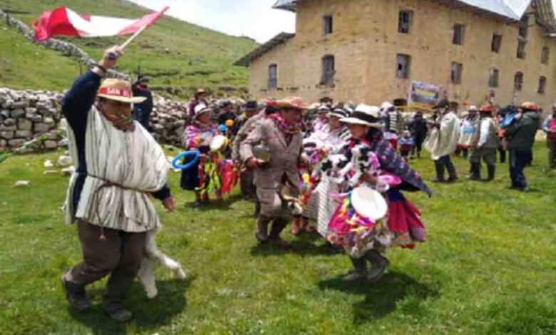 Junin feligreses de san blas celebran a bombo y platillo