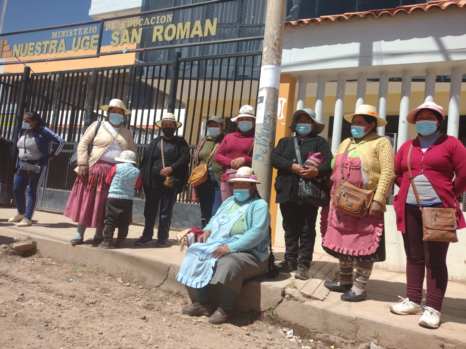 Juliaca Madres de familia exigen entrega de nueva infraestructura de