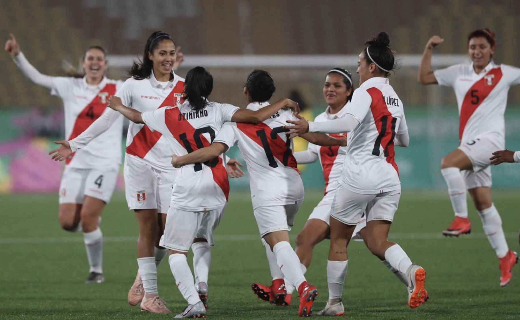 La seleccion femenina de Peru se enfrenta a