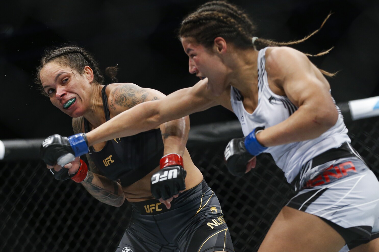 1651638499 Julianna Pena vuelve a provocar a Amanda Nunes y pide