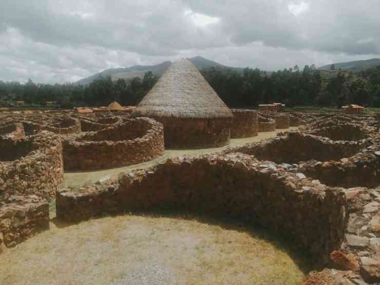 Cusco Las impresionantes colcas del Parque Arqueologico de Raqchi volveran