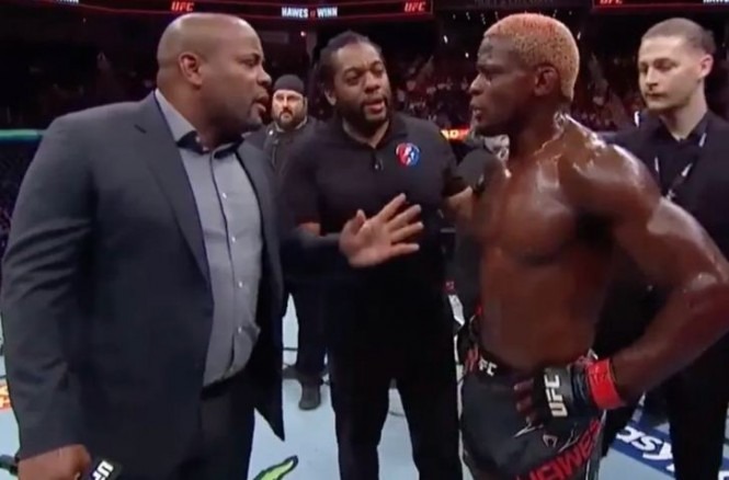 Videos asi fue el incomodo altercado entre daniel cormier