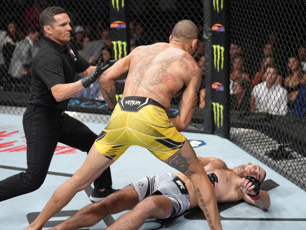 Bono UFC 276 Alex Pereira vence a Sean Strickland en