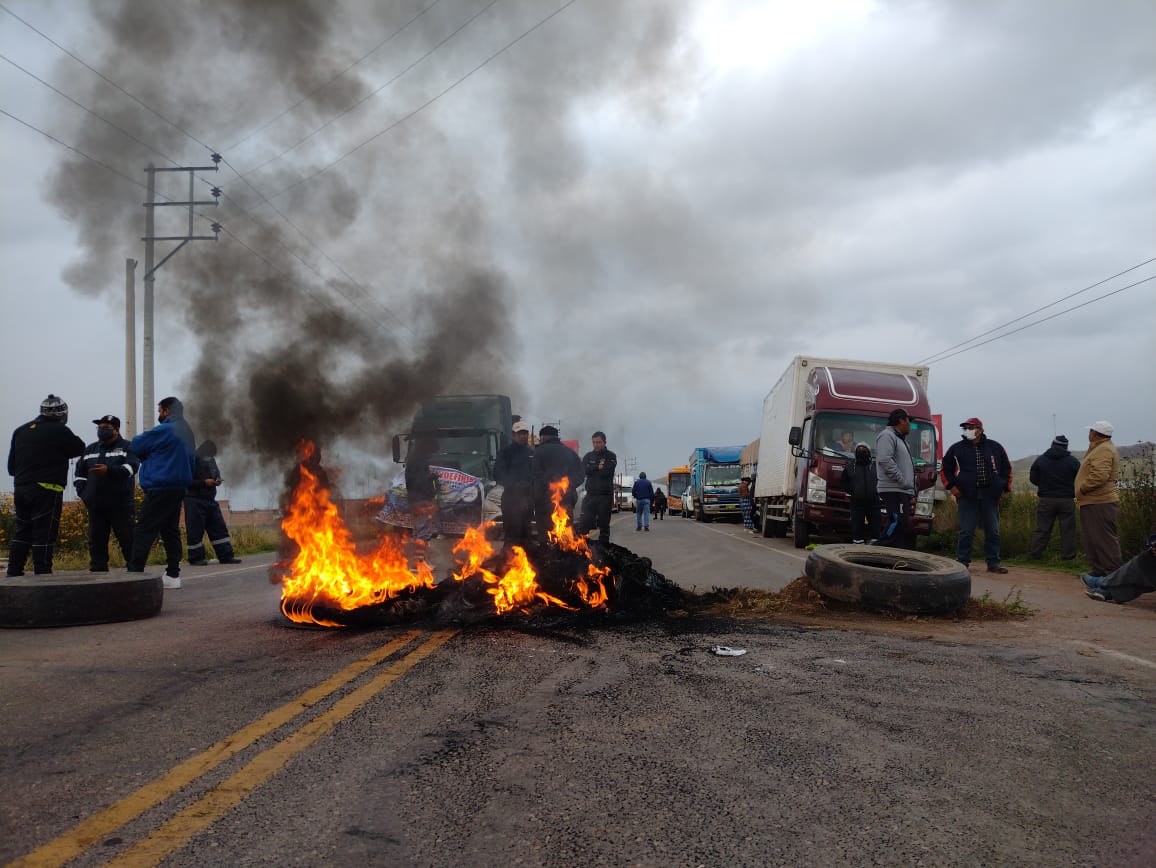 Juliaca Mototaxistas y vendedores se unen a protesta contra aumento