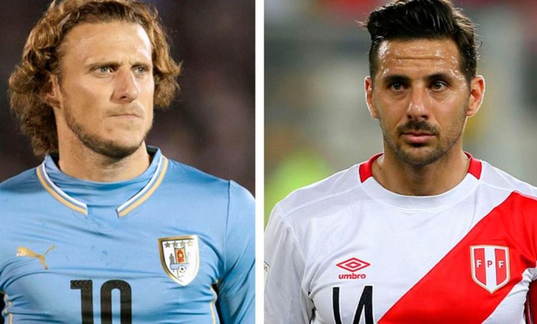 1660043910 claudio pizarro se encuentra con diego forlan en el duelo