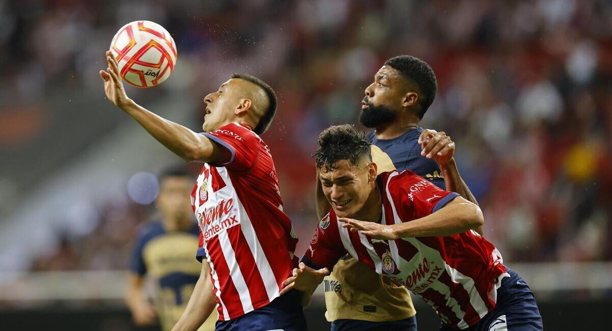 Chivas sumo otro triunfo en Mexico en Santiago Ormeno