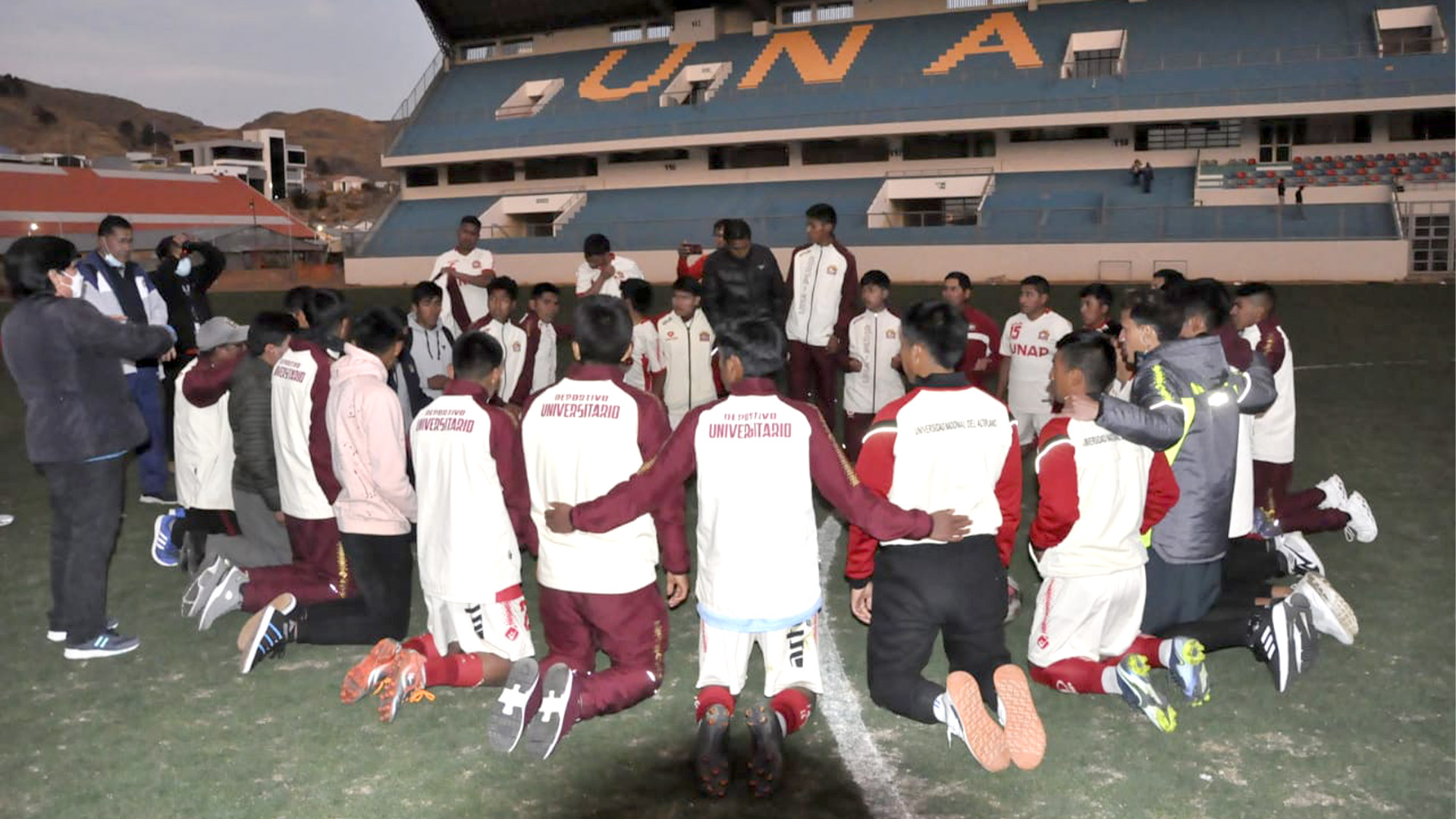 Universitario gana en penales y celebra la clasificacion a la