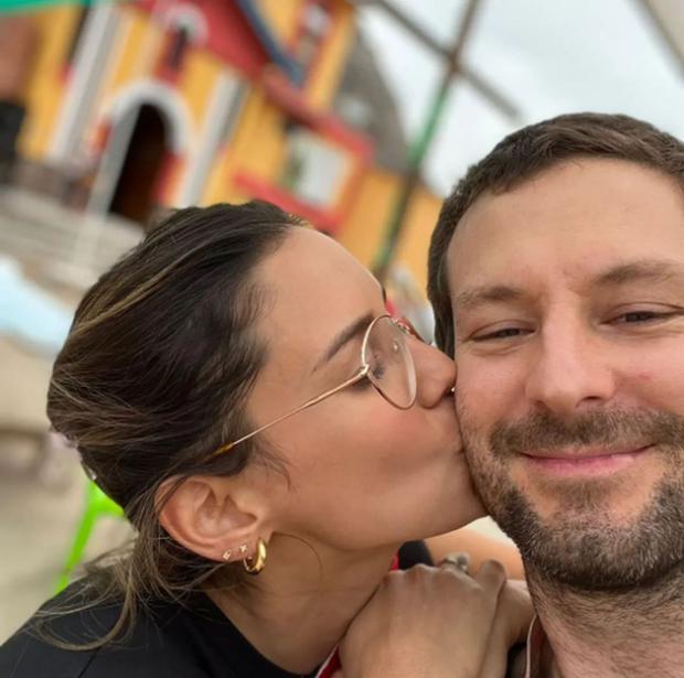 María Grazia Gamarra besa a su esposo (Foto: Heinz Gildemeister / Instagram)