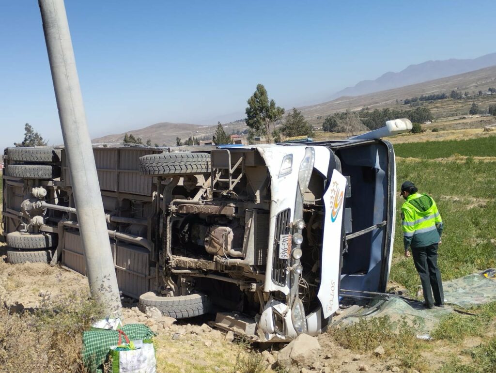 1663220731 656 bus de sotur con destino a ichuna se confundio y