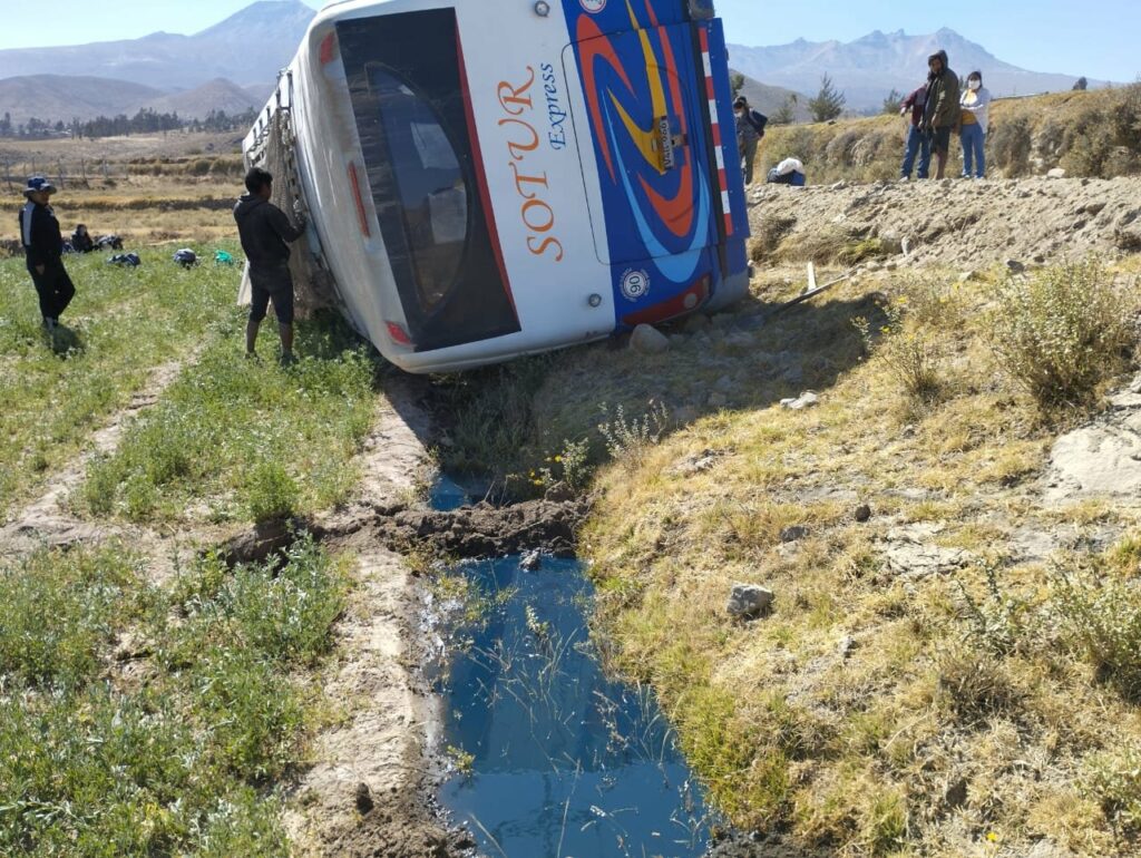 1663220731 768 bus de sotur con destino a ichuna se confundio y