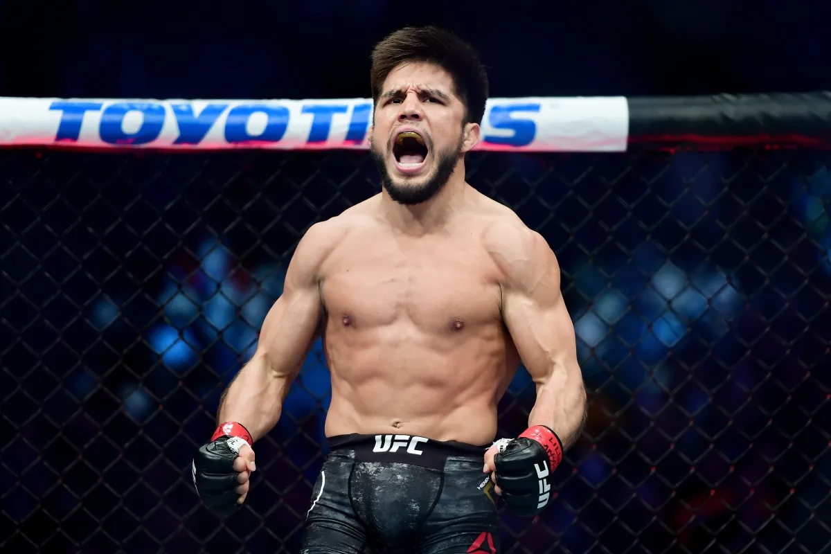 Henry Cejudo acusa a Conor McGregor de usar esteroides y