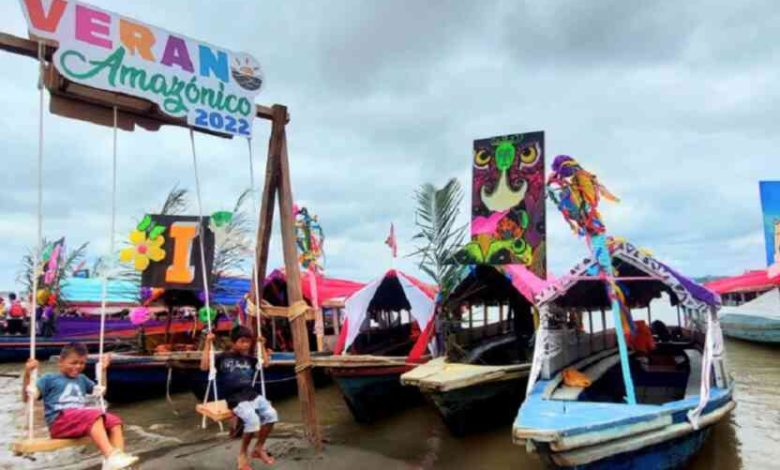 Verano amazonico en loreto realizan colorido desfile fluvial en el