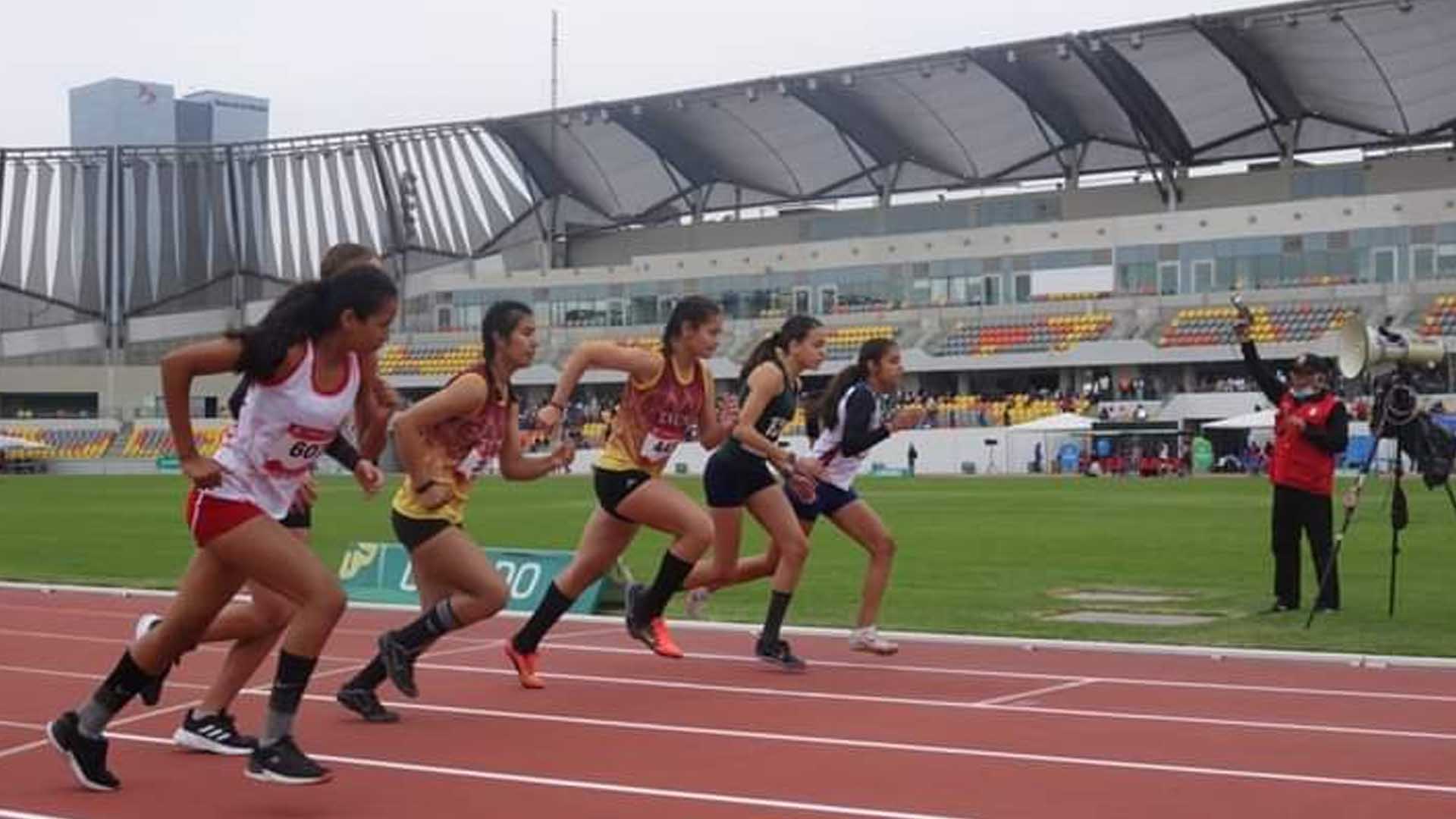 Estudiantes que representan a Puno en Juegos Nacionales Escolares no