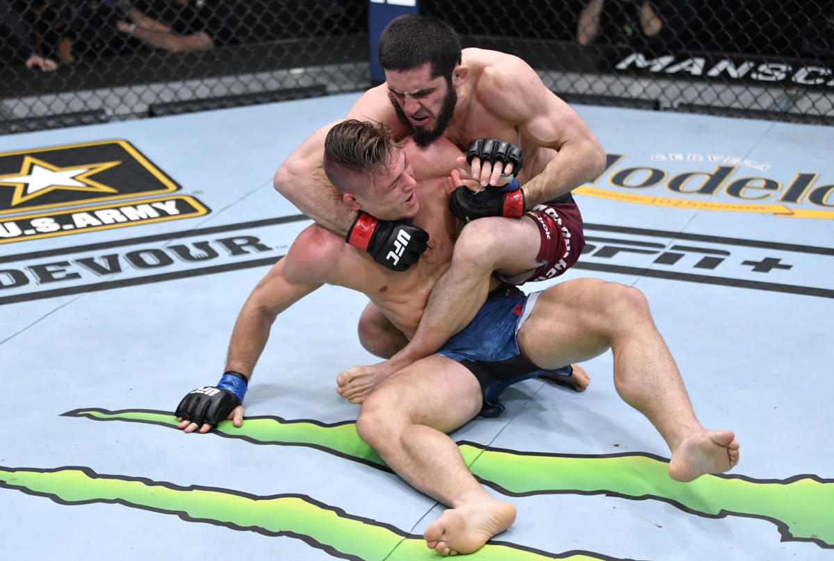 Islam Makhachev establece su objetivo para la pelea con Charles