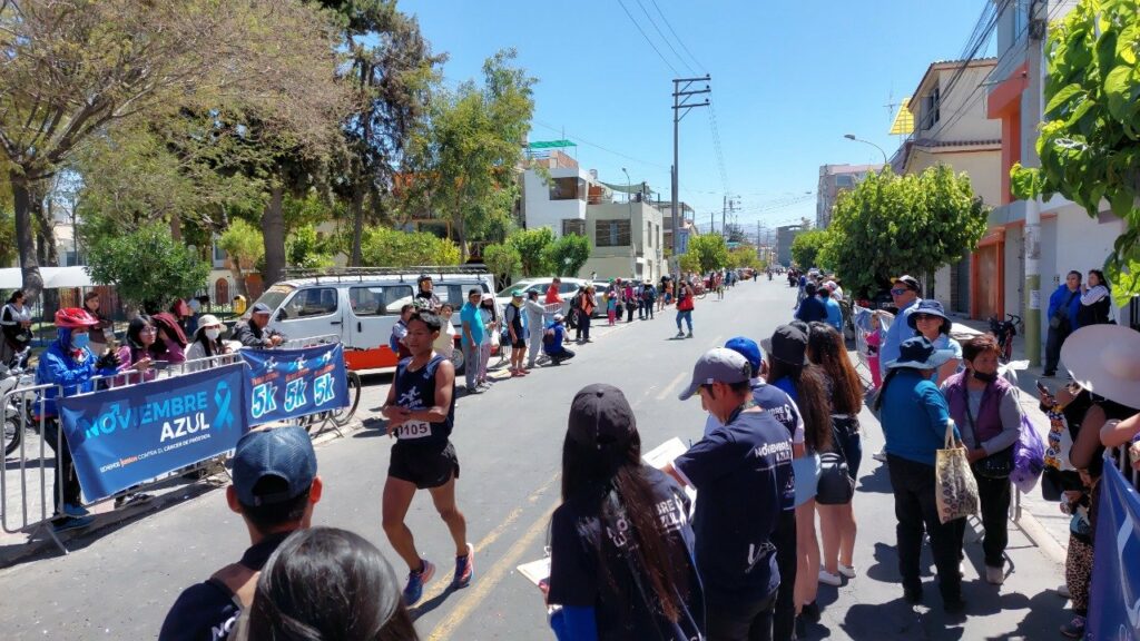 1668485656 698 mas de mil personas participaron en la carroza de 5