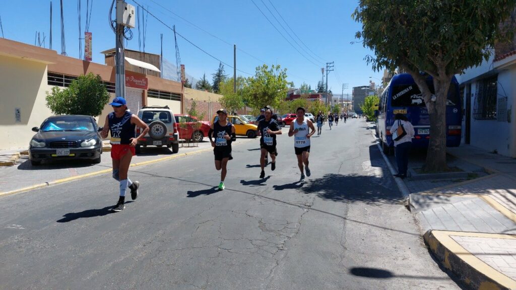 1668485657 493 mas de mil personas participaron en la carroza de 5