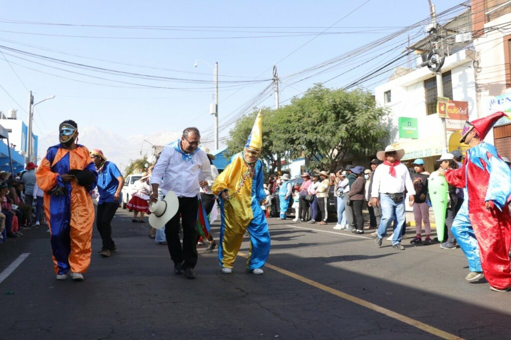 1668918105 810 mas de 2000 danzantes participaron en desfile 199 aniversario de