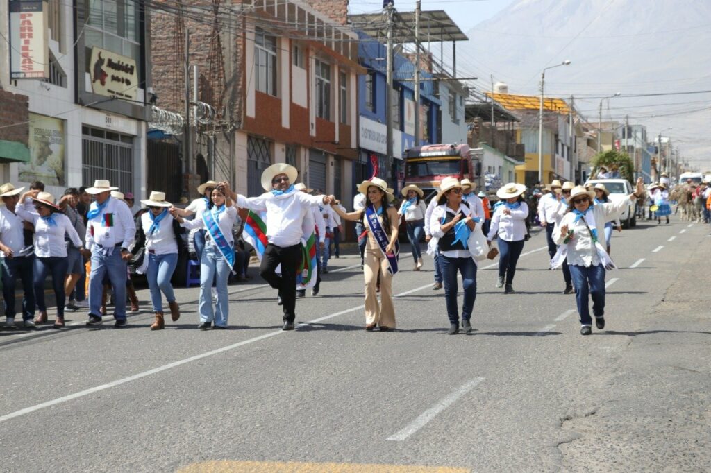 1668918106 71 mas de 2000 danzantes participaron en desfile 199 aniversario de