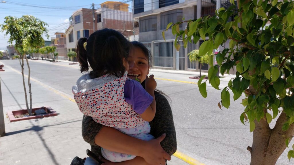 Mama pide ayuda para operar a su hija de 2