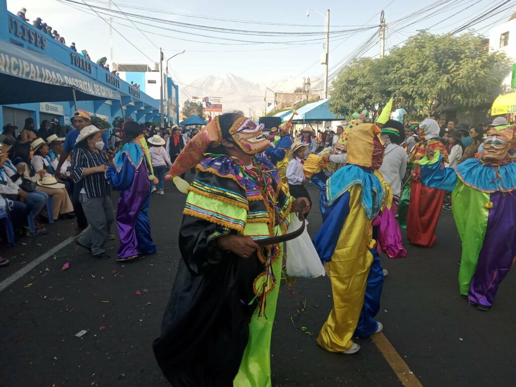 Mas de 2000 danzantes participaron en desfile 199 aniversario de