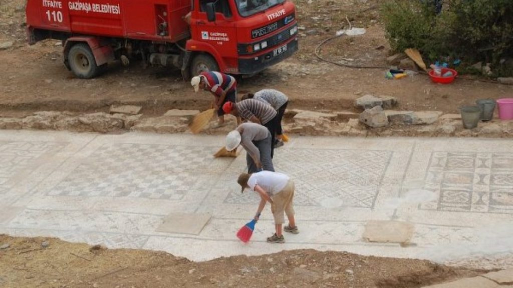 1671817967 743 enorme mosaico romano encontrado debajo del campo de un granjero