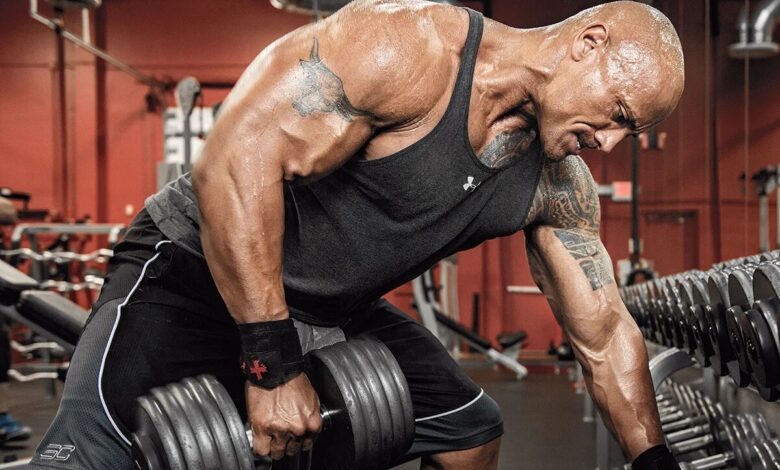 Joe rogan le pide a the rock que siga con