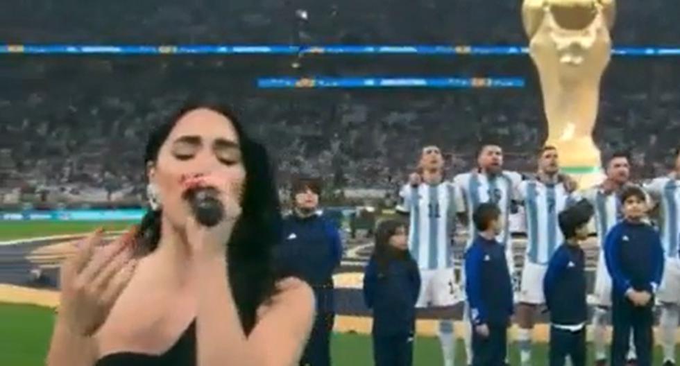 Lali Esposito canto el himno de Argentina en la final