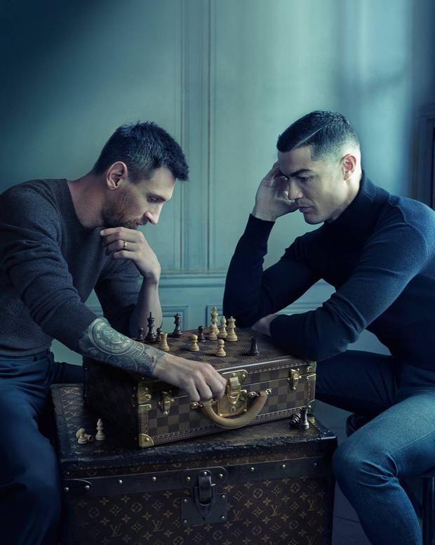 Foto de lionel messi y cristiano ronaldo en el mundial de qatar 2022 para la marca louis vuitton. (foto: @louisvuitton).