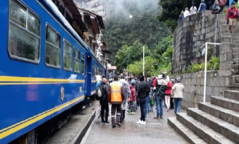 Cusco suspenden servicios de tren en el tramo ollantaytambo machu picchu hidroelectrica