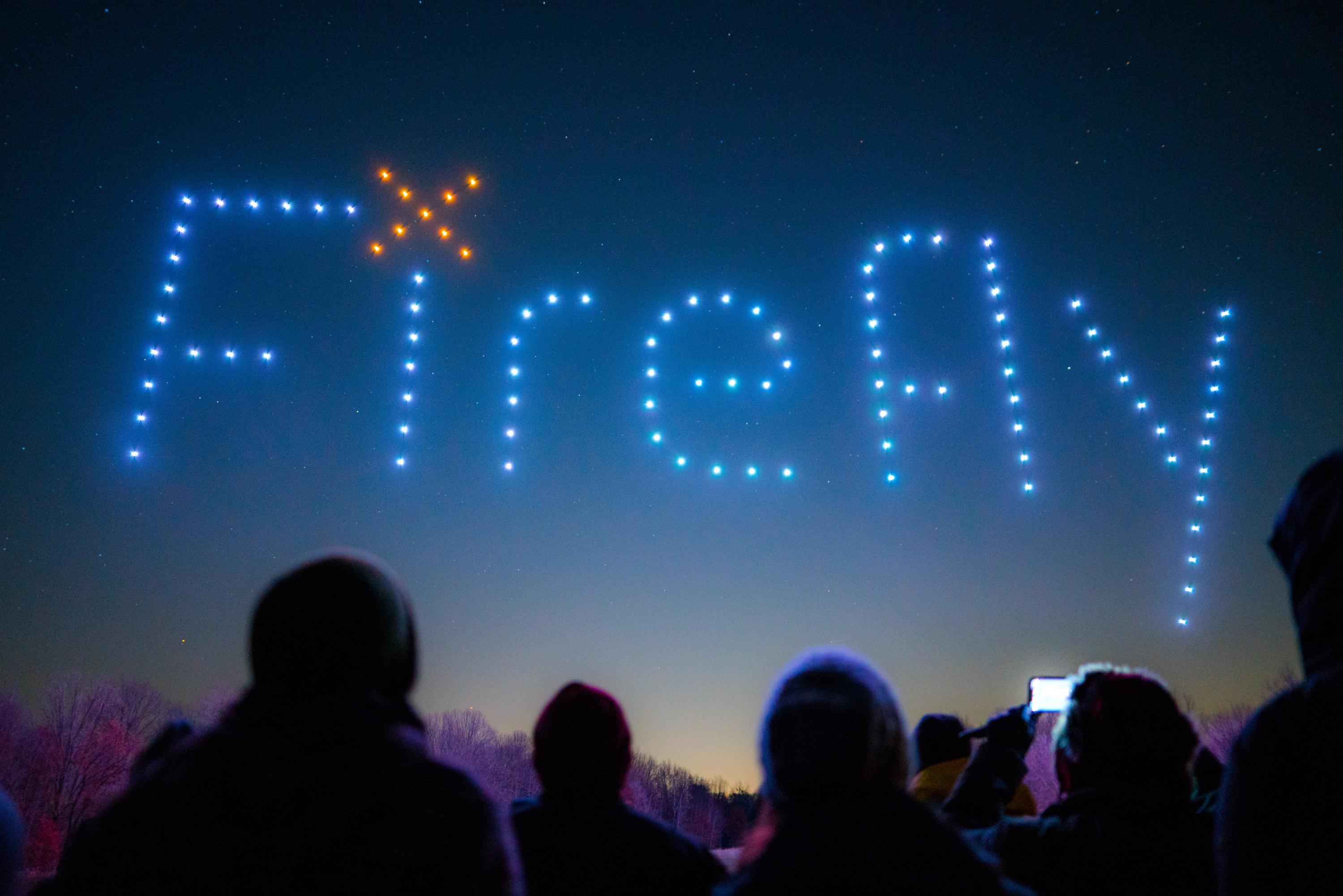 1676661040 425 publico invitado a ver espectaculo de luces aereas con 100