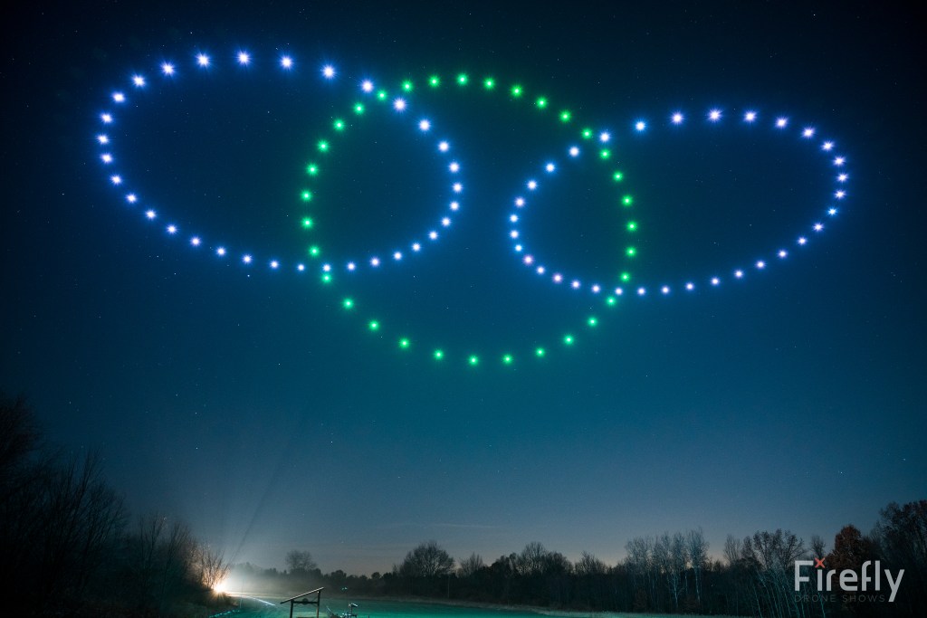 1676661040 491 publico invitado a ver espectaculo de luces aereas con 100