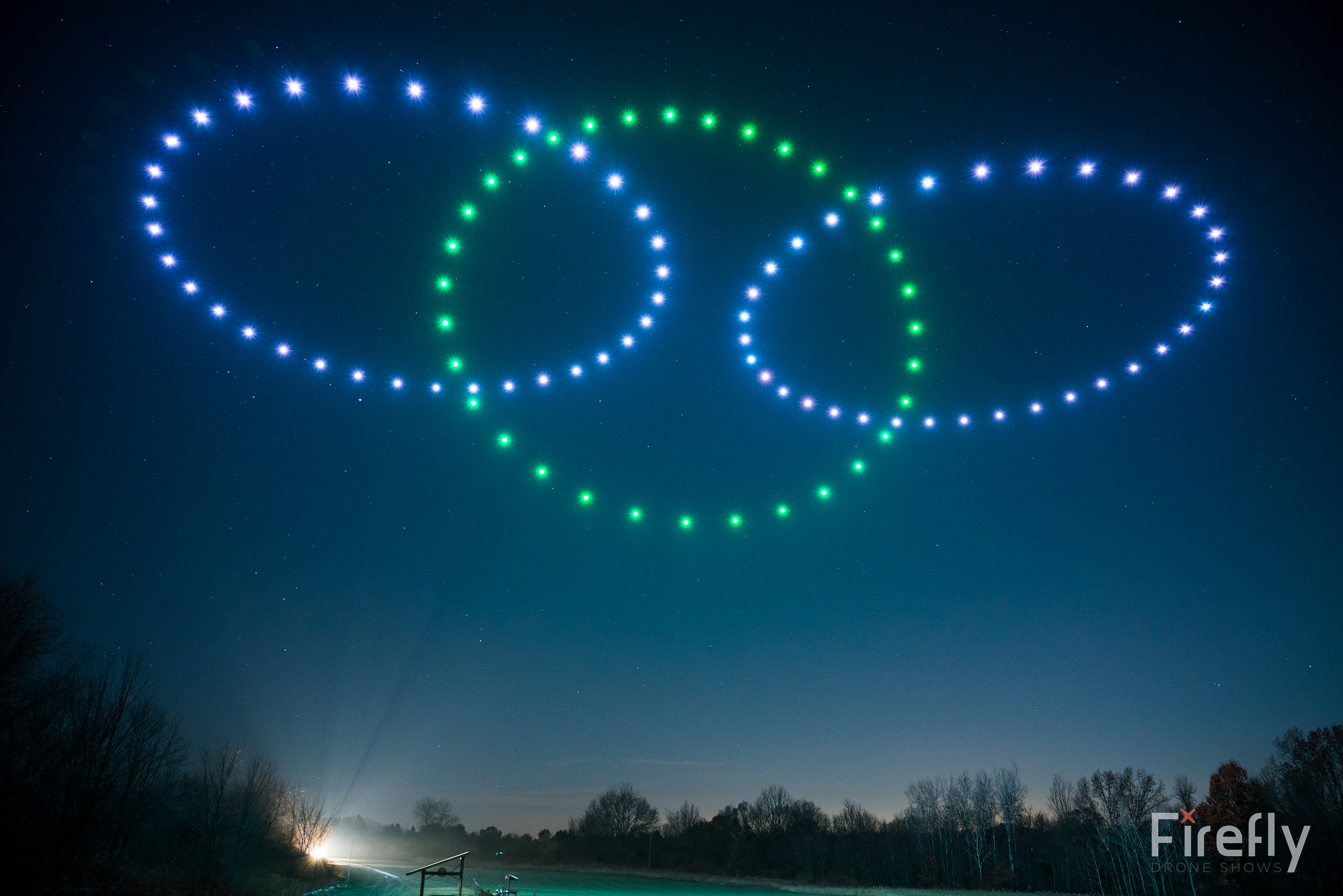 1676661041 772 publico invitado a ver espectaculo de luces aereas con 100