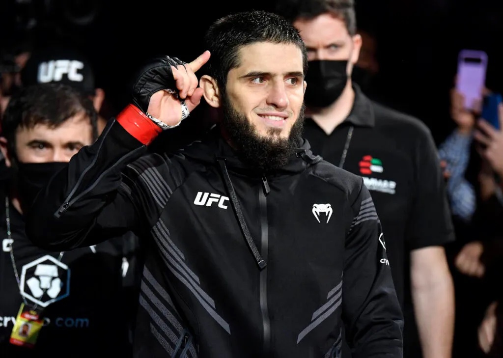 Islam Makhachev minimiza la controversia con Dana White y admite