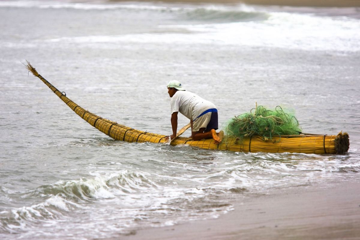 Lambayeque La Fiesta del Caballito de Totora de Pimentel arranca