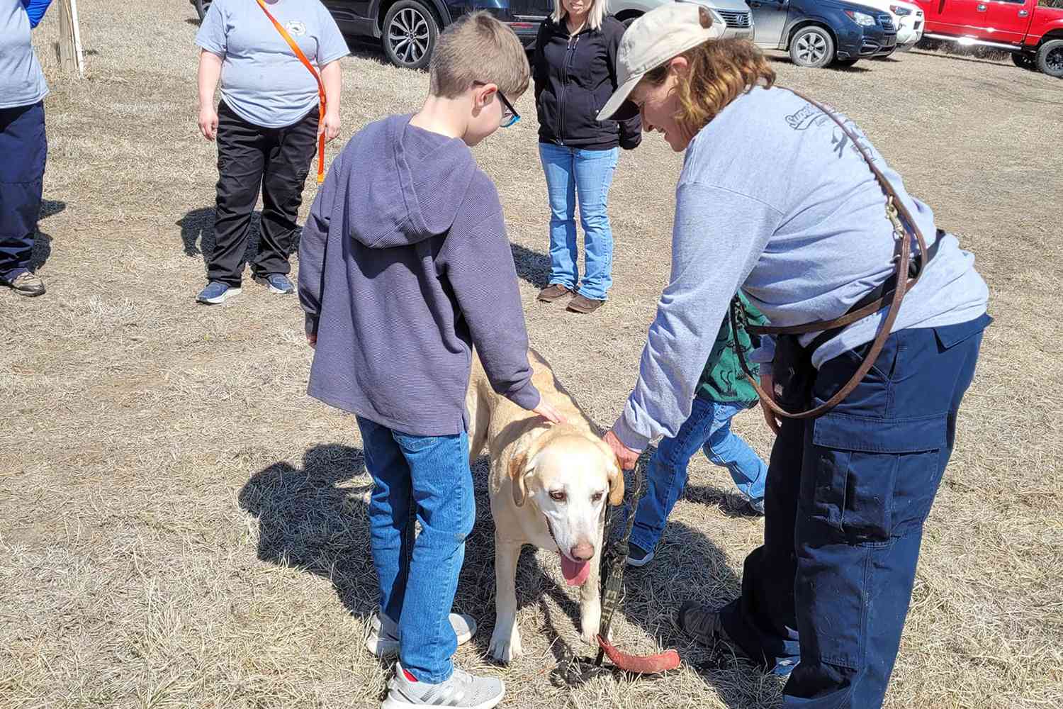 1680726271 Nino dona sus amigdalas para entrenar perros con cadaveres