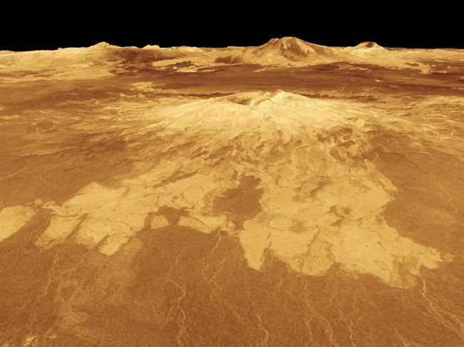 Extranos volcanes entran en erupcion en todo el sistema solar