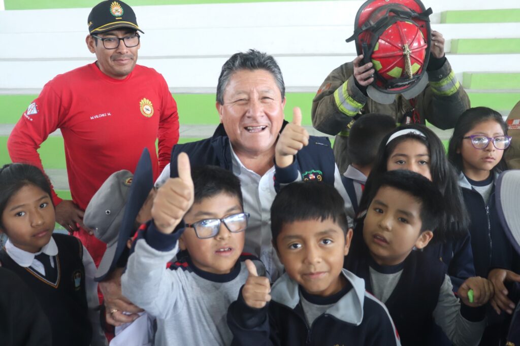 1683321490 464 vigilantes nocturnos de tiabaya apagaron incendio en escuela mariano j