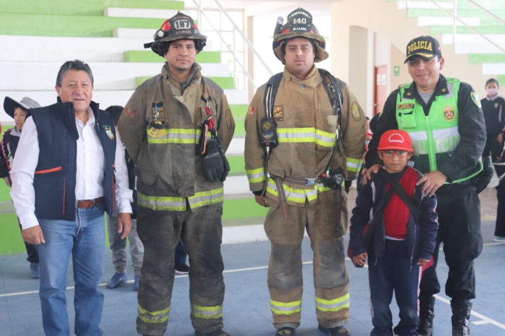 1683321490 607 vigilantes nocturnos de tiabaya apagaron incendio en escuela mariano j