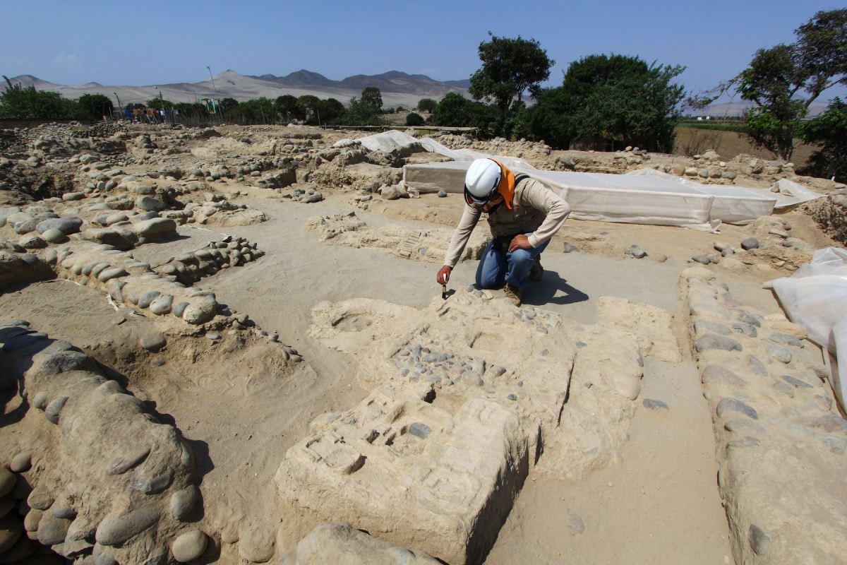 Hallazgo arqueologico en Caral descubren maquetas a escala de edificios