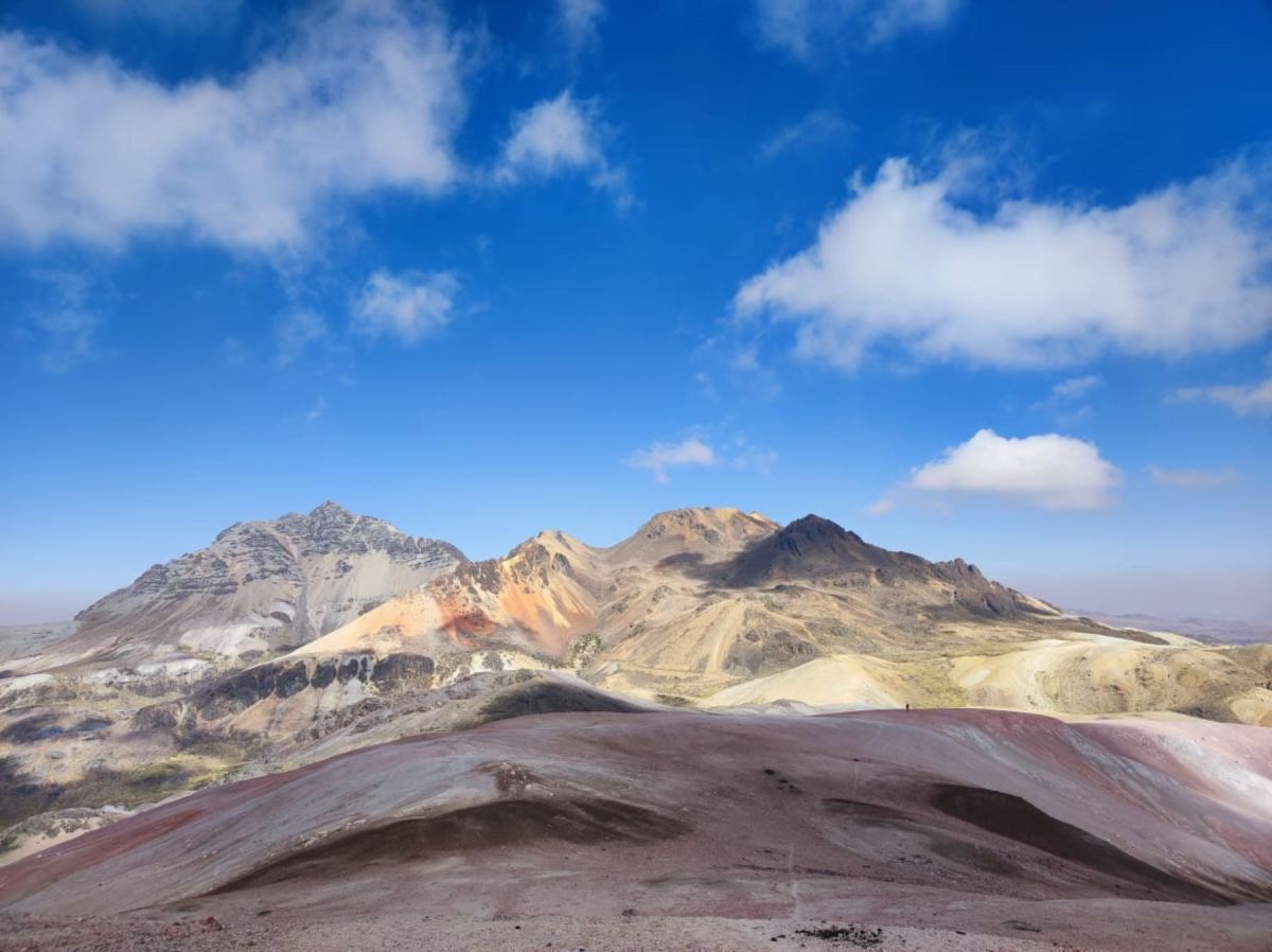 Nuevo atractivo turistico en Huancavelica conoce las montanas de colores